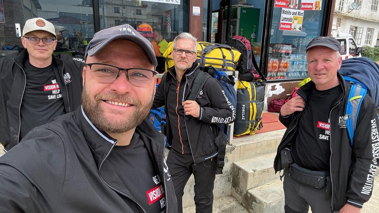 Carsten going to Lukla